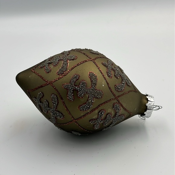 Teardrop Glass hand painted embellished upscale Christmas ornament - Picture 3 of 10